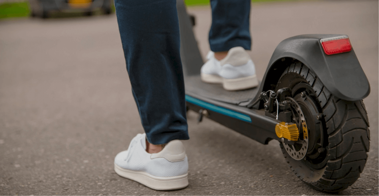Scooter and the foot on it